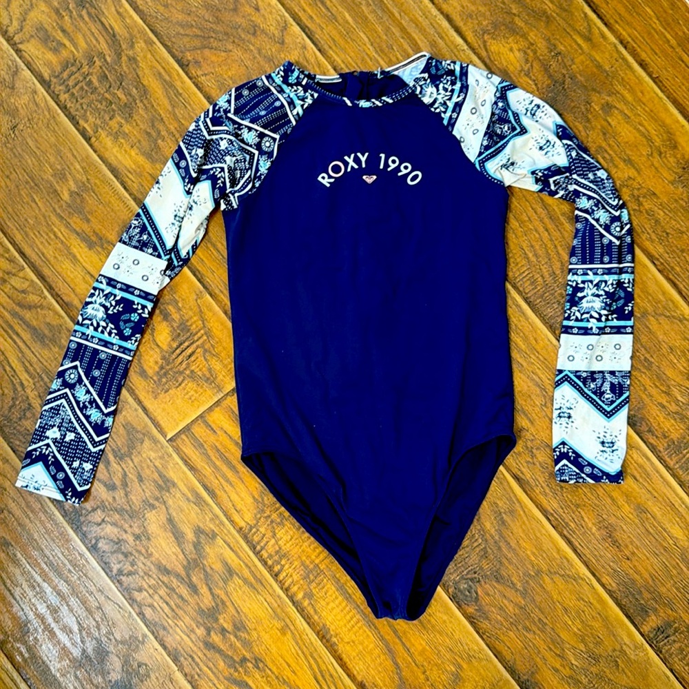 Roxy. Rash guard bathing suit